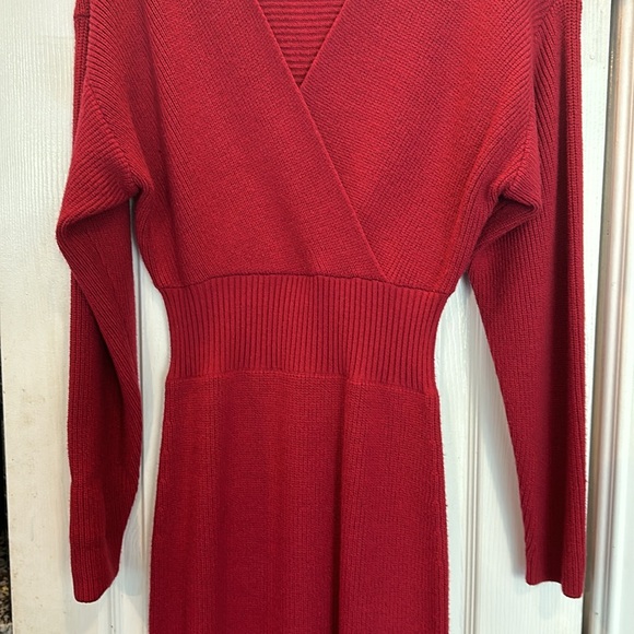 Red sweater dress size Medium Express - Picture 3 of 10